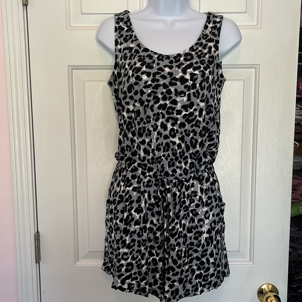 Leopard Romper - Picture 2 of 9